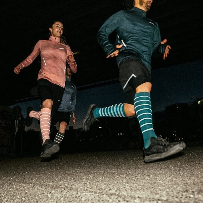 Damskie skarpety kompresyjne sportowe CEP Reflective wysokie różowe