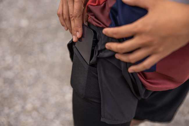 Damskie krótkie spodenki sportowe 2w1 czarne CEP The Run